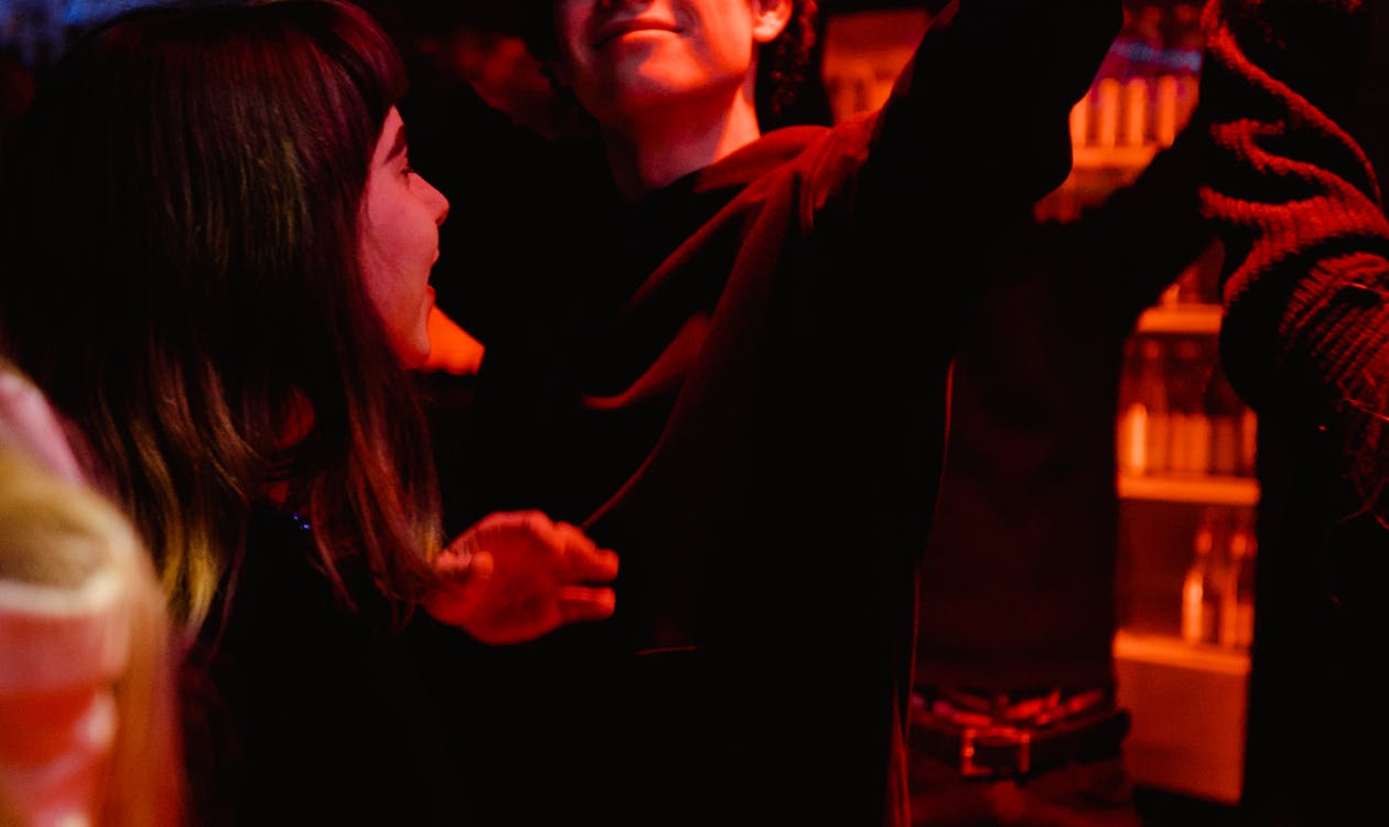 Group of friends dancing in a Bali disco bar – adult travel FAQ Bali nightlife guide
