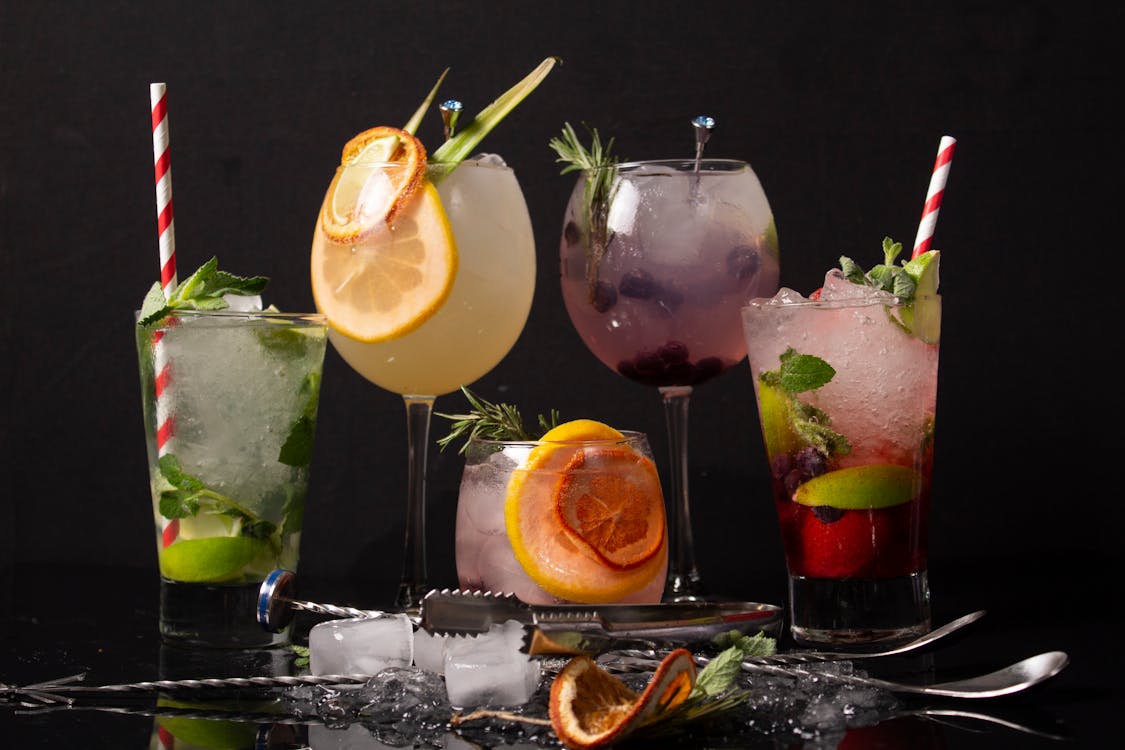 Colorful cocktails drinks nightlife budget Mallorca couples night out