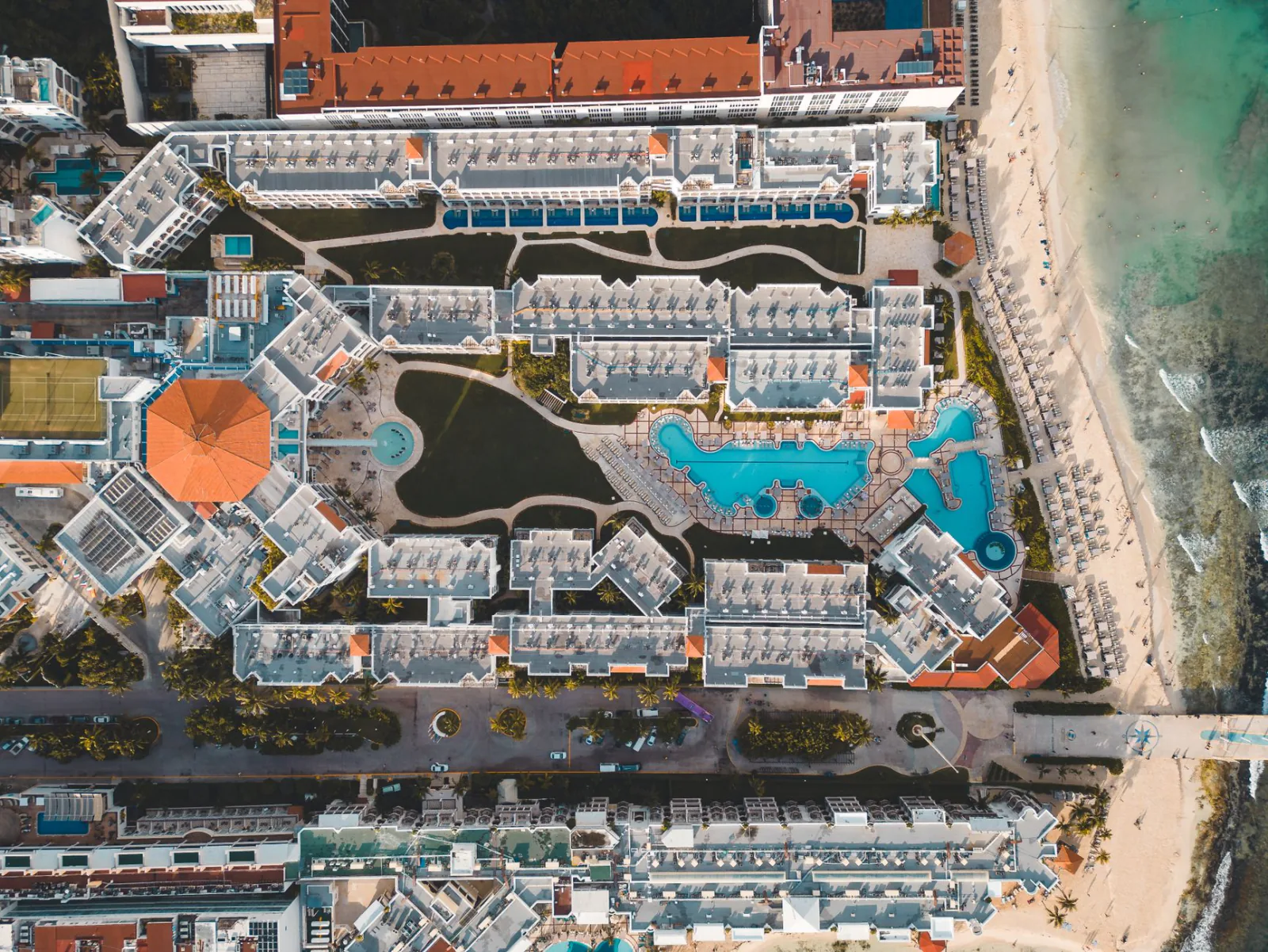 Section 'Desire Riviera Maya vs Desire Pearl vs Temptation' in an article about Desire Riviera Maya Resort 2026: Couples