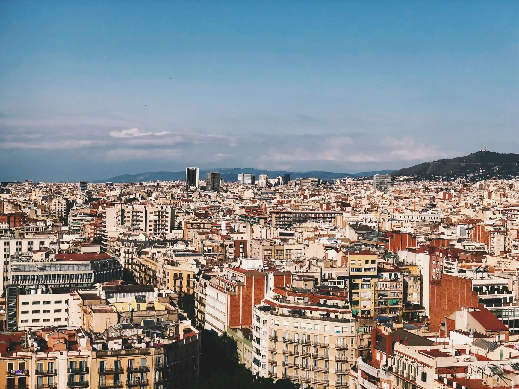 Barcelona rooftops and Mediterranean light by day β planning a lifestyle weekend around the city