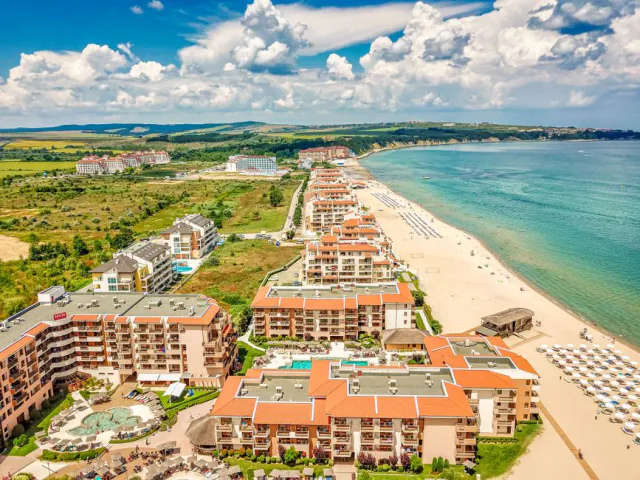Stunning aerial view of beachside resorts and scenic coastline in Obzor, Bulgaria. – Where to Stay — Costinești, or the Towns Around It