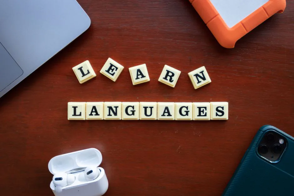 Flat lay of language learning materials with gadgets promoting education. – Money, Language & Practical Basics