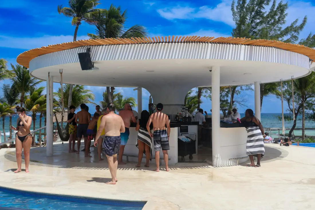 Guests gathered at a swim-up pool bar – lifestyle resort etiquette in practice, Caribbean